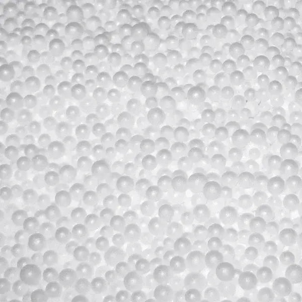 Plastkulor för sittsäckar ligga tätt packade, idealiska för att fylla ut och behålla komforten i sittsäckar.