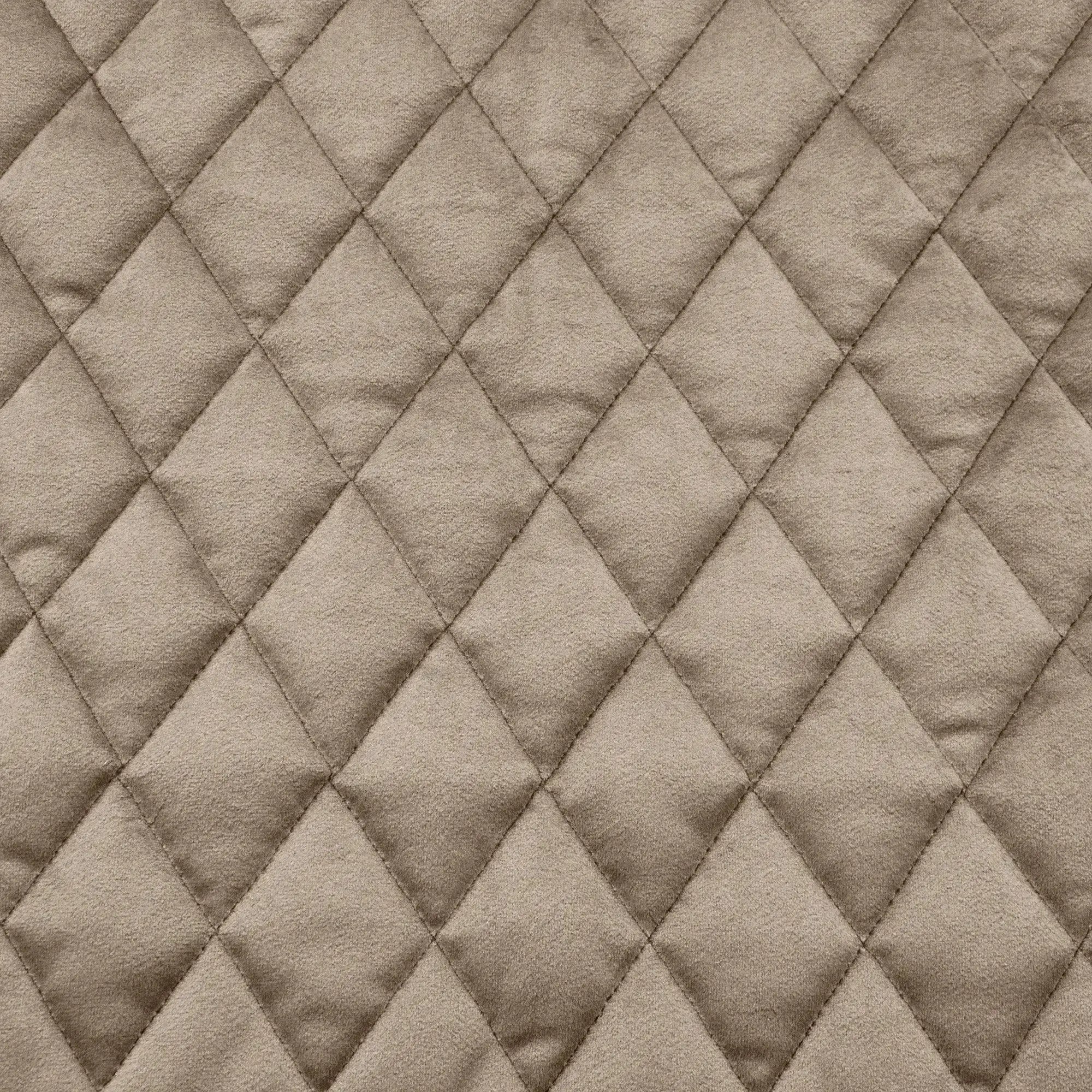 Lure Luxe – lyxig sammetsvelour med quiltad design i elegant diamantmönster i beige nyans.