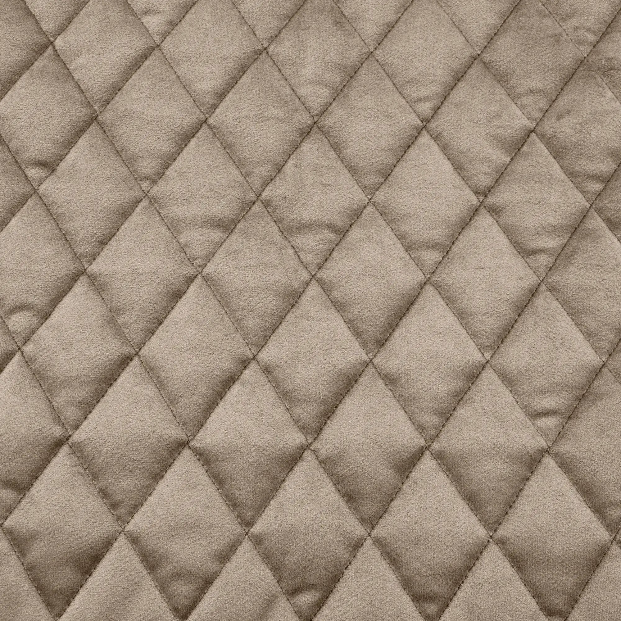 Lure Luxe – lyxig sammetsvelour med quiltad design i elegant diamantmönster i beige nyans.