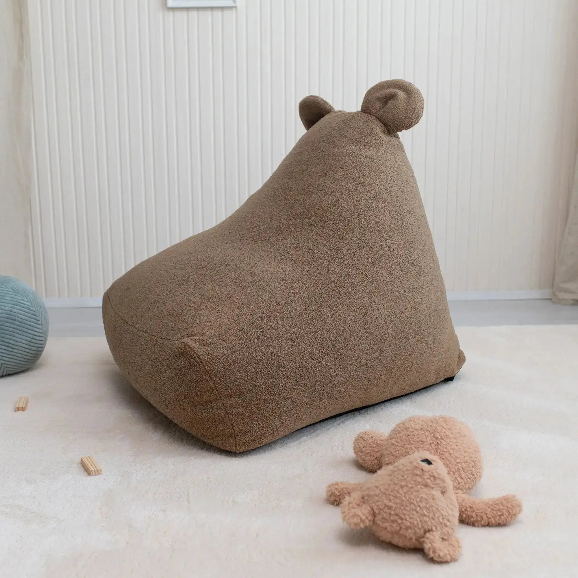 Snug sittsäck i skum för barn, perfekt som barnfåtöljer i skum, med mjuk design och mysiga öron.