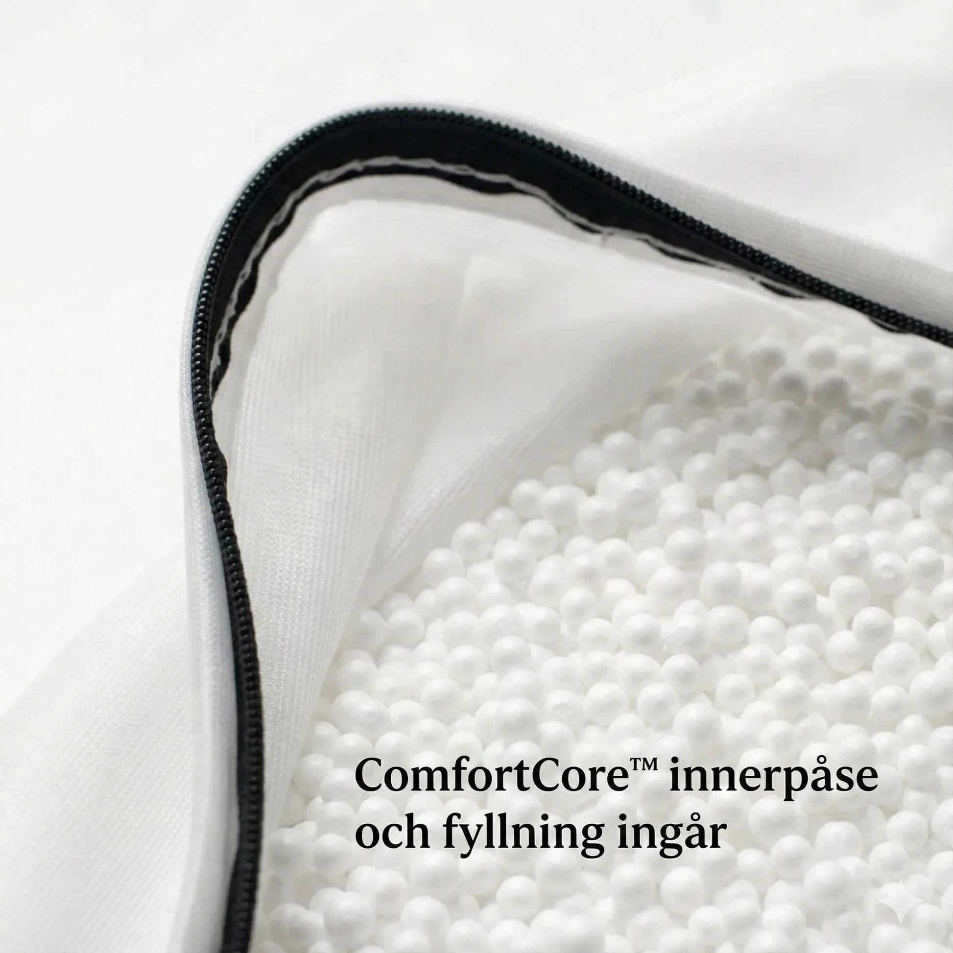 Vit konstläder utvändigt kuddfodral med ComfortCore innerpåse och fyllning ingår
