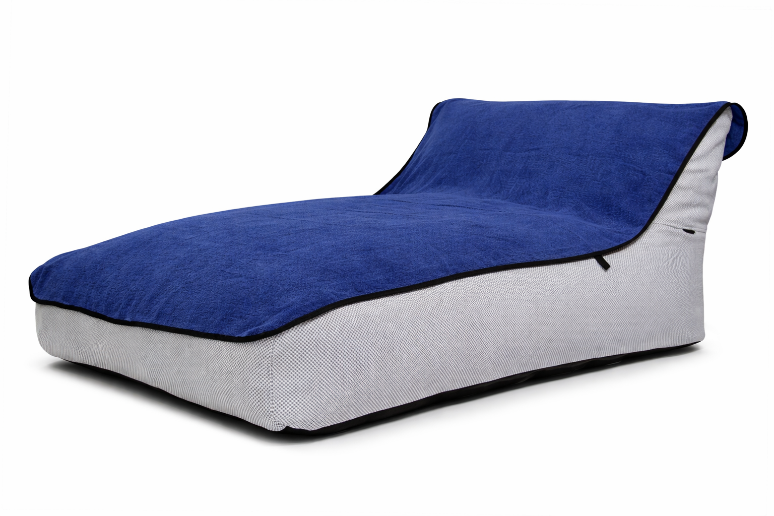 Premium strandhanddukar för solsäng och strand Navy 230x135 cm över en sittsäck.
