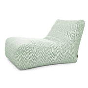 Handgjord fåtöljformad sittsäck Lounge 100 Zarzuela i pastellgrön med sicksackmönster och ryggstöd.