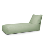 Sittsäck solsäng Dunẽs Sedge i grön färg, perfekt för avkoppling vid poolen.