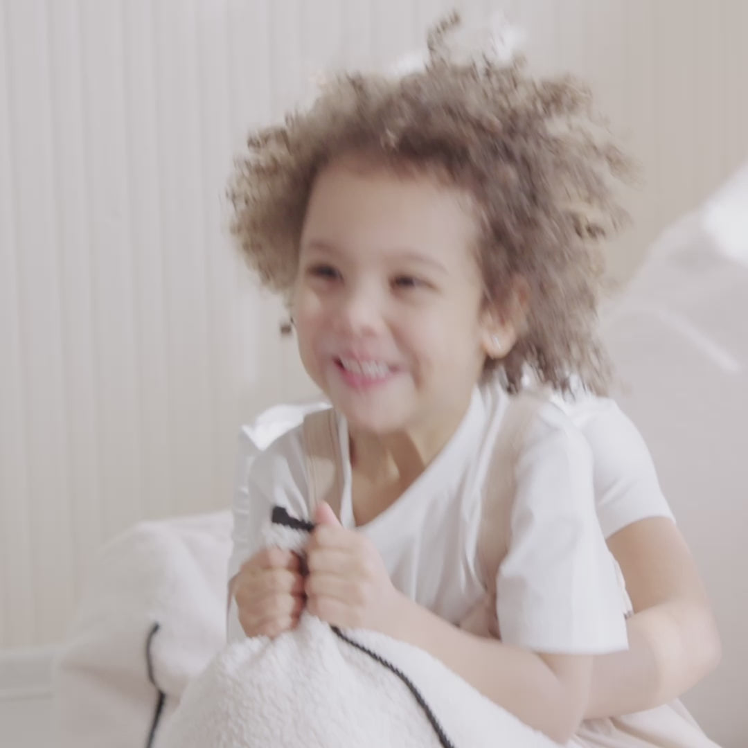 Load video: Bean bag Clip Clap 90 Teddy Camel