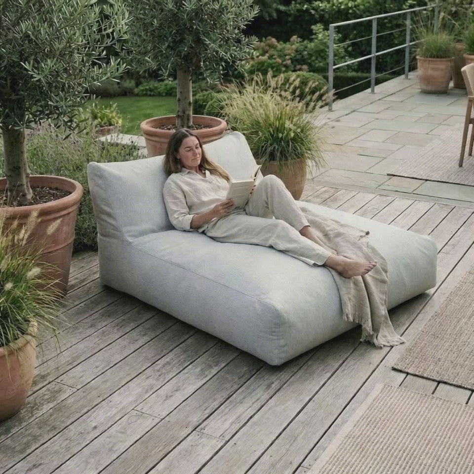 Ladda video: Sittsäck Soffa solsäng  - sunbed Riviera Light Grey